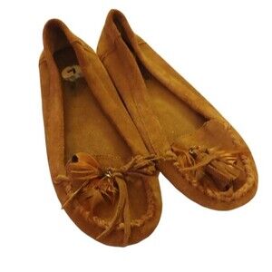 Minnetonka Leather Moccasins with Feather Charms Size 7